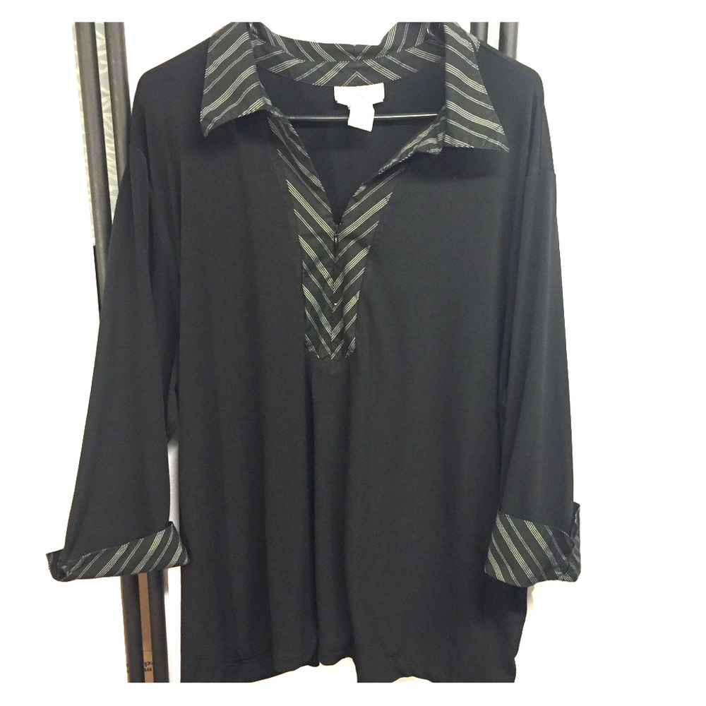 Avenue SZ 26/28 Black V-Neck 2-in-1 Collared Top